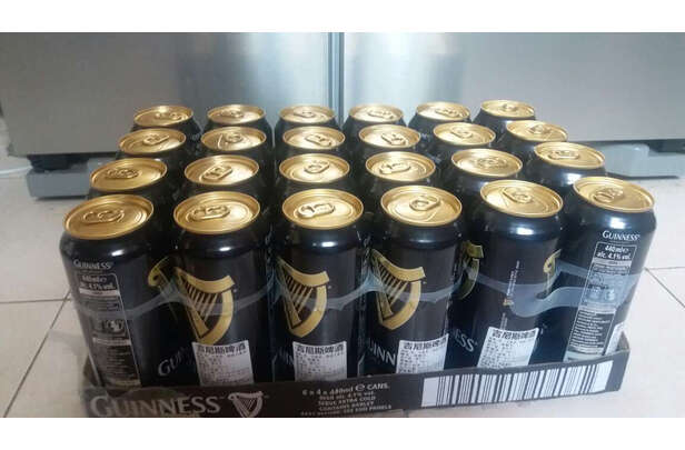 健力士黑啤酒的塑料球