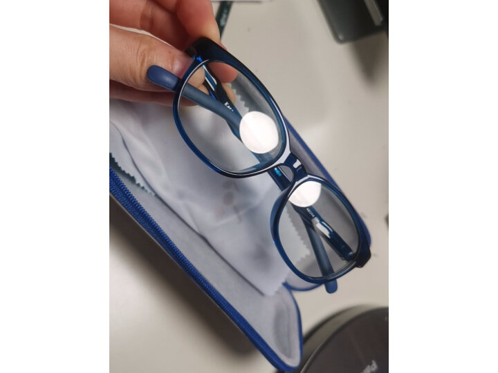 科莱多 儿童防蓝光防辐射眼镜学生上网课护目镜小孩保护眼睛看手机玩电脑游戏抗蓝光防护眼镜新年货节礼物 透明蓝（4-10岁）