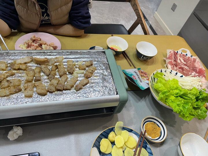 小熊（Bear）电烧烤炉烤肉锅 家用多功能料理锅电烤炉 烤涮一体电火锅鸳鸯锅 可拆卸烤肉锅 DKL-C16C1