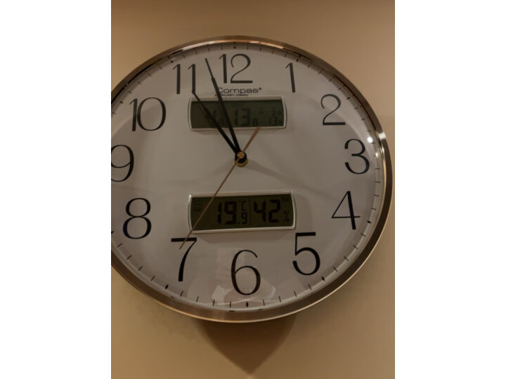康巴丝（COMPAS）挂钟 创意简约钟表客厅石英钟表万年历显示挂墙卧室时钟时尚挂表 3264-2金色双日历 32CM