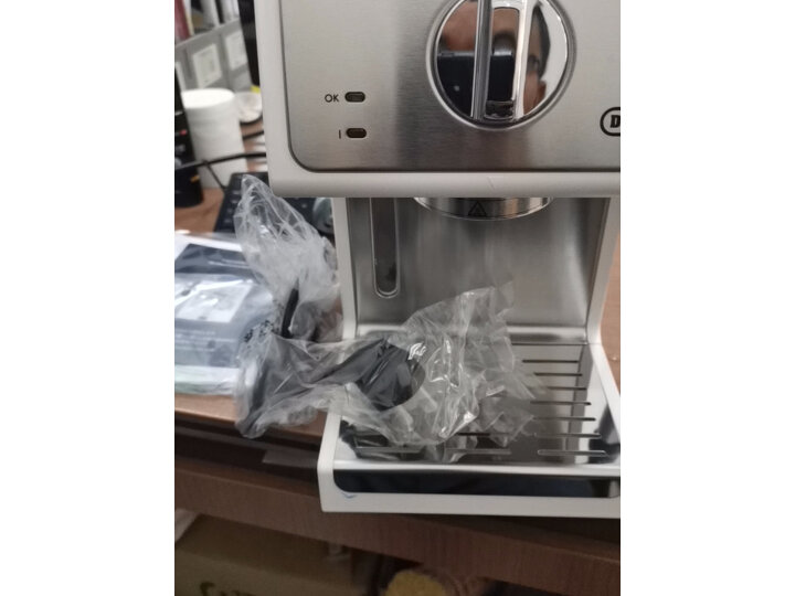 德龙（Delonghi）咖啡机 趣享系列半自动咖啡机 意式浓缩家用泵压式 可调节奶泡系统 ECP35.31.W 白色