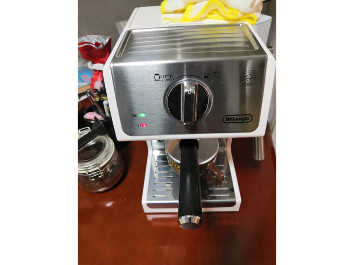 德龙（Delonghi）咖啡机 趣享系列半自动咖啡机 意式浓缩家用泵压式 可调节奶泡系统 ECP35.31.W 白色