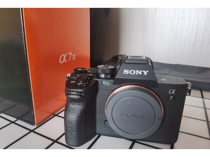 索尼（SONY）Alpha 7 IV 全画幅微单数码相机 单机身 约3300万有效像素 4K视频录制（ILCE-7M4/A7M4）