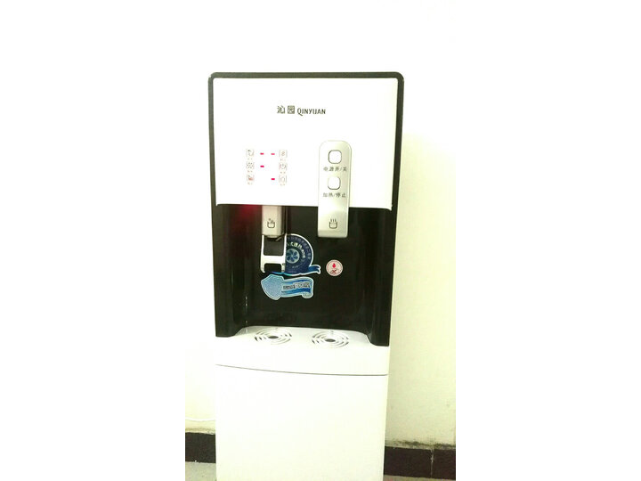 沁园是老品牌了,信得过,以前的饮水机都是外加热,有些浪费,这次买的