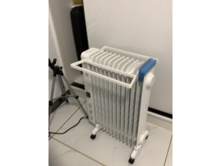 美的（Midea）取暖器/电暖器/电暖气片家用/轻音加湿烘衣 13片大面积劲暖节能电热油汀HYX22N