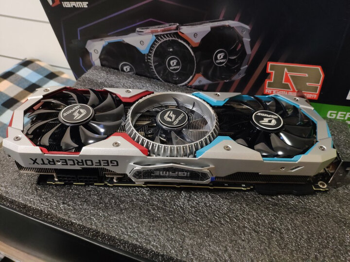 主板:微星z390 gaming plus显卡:七彩虹2070super内存