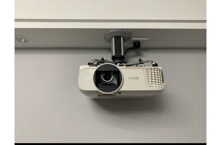 誰用過：愛普生CH-TW5700TX投影儀功能不知道好不好，用戶分析感受！