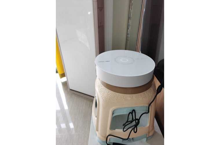 坚果G9投影仪家用投影机智能家庭影院投影电视(无感对焦全自动梯形校正丹拿调音1080P高清手机同屏)