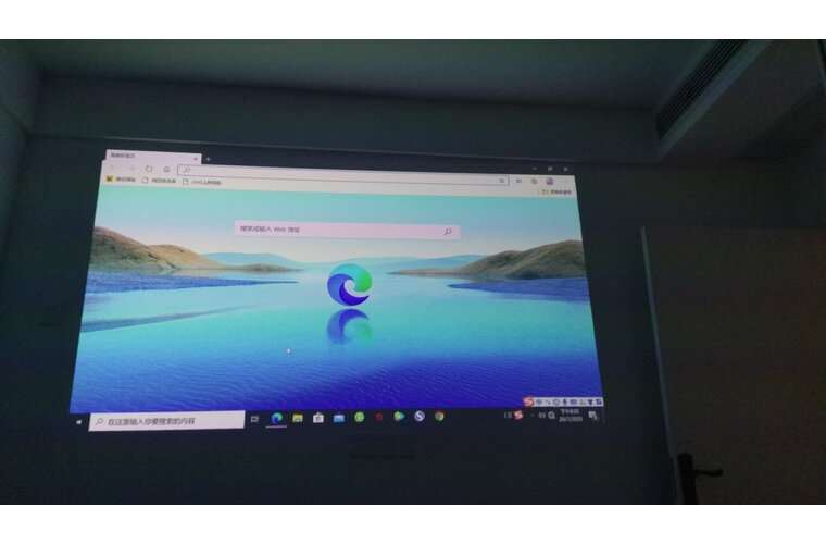 坚果G9投影仪家用投影机智能家庭影院投影电视(无感对焦全自动梯形校正丹拿调音1080P高清手机同屏)