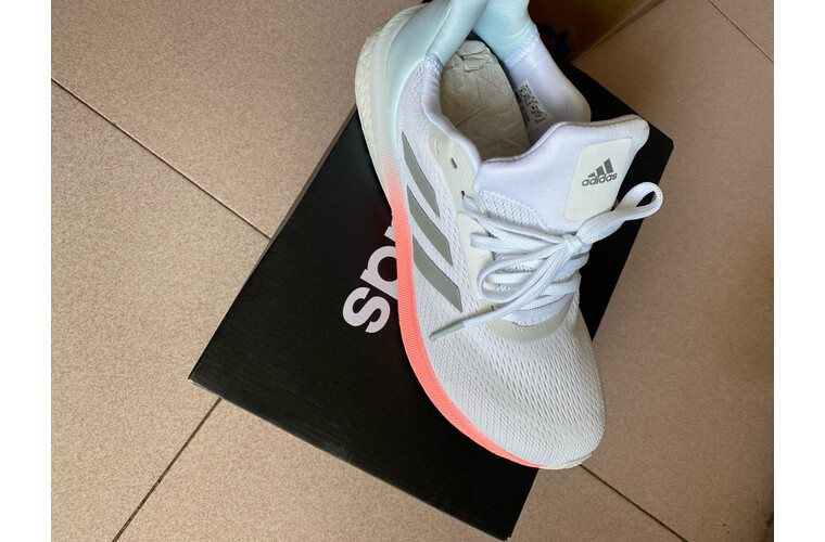 阿迪达斯女鞋天蓝运动鞋跑步银色astrarun情侣eh2600adidas