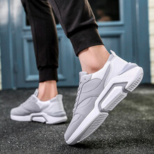 西域骆驼（Van CameL）男士9879灰色-皮面 40