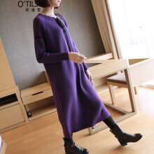 女紫色针织连衣裙