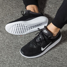 耐克（NIKE）跑步鞋AA7403-004/QUEST/红白 