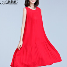 褶皱红色连衣裙