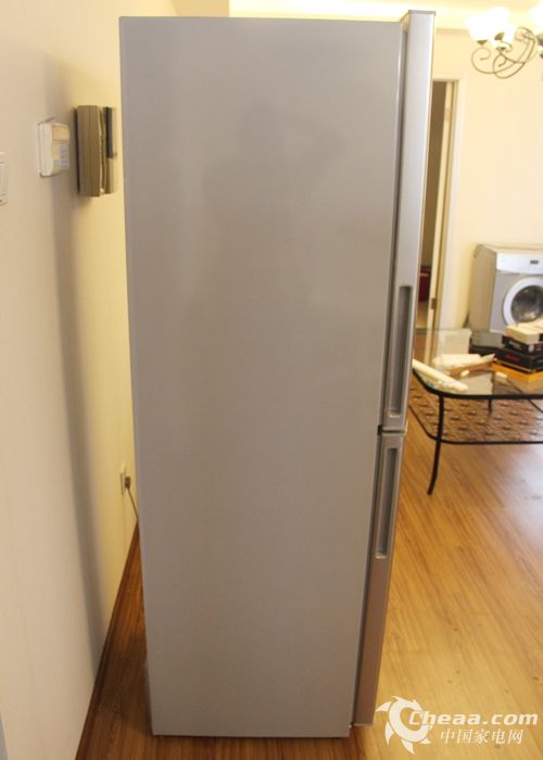 美的bcd-235cm(e)冰箱侧面特写