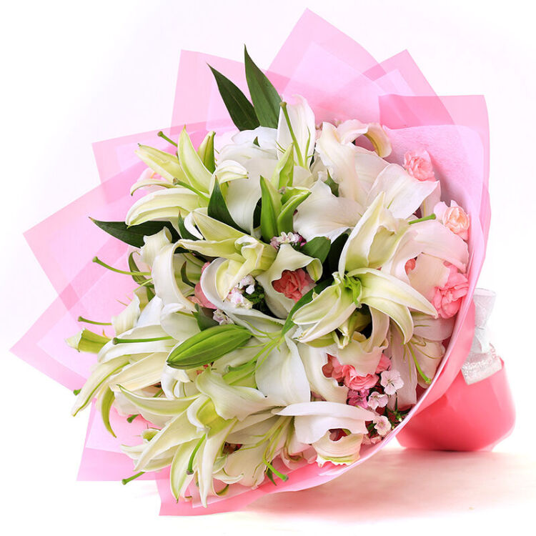 16朵白百合花束间插相思梅粉色包装纸丝带束扎