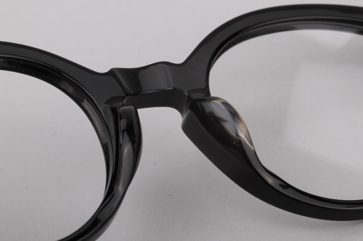 一体式鼻托符合亚洲人佩戴习惯的高位鼻托,佩戴更舒适