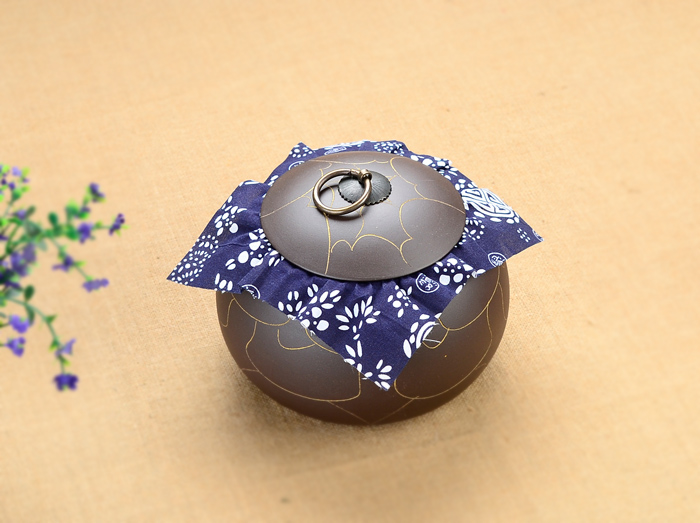 
                                        谱茗-宜兴紫砂茶具 紫砂茶叶罐 普洱罐大号 一斤装 普洱醒茶罐 花纹西施 黑泥                