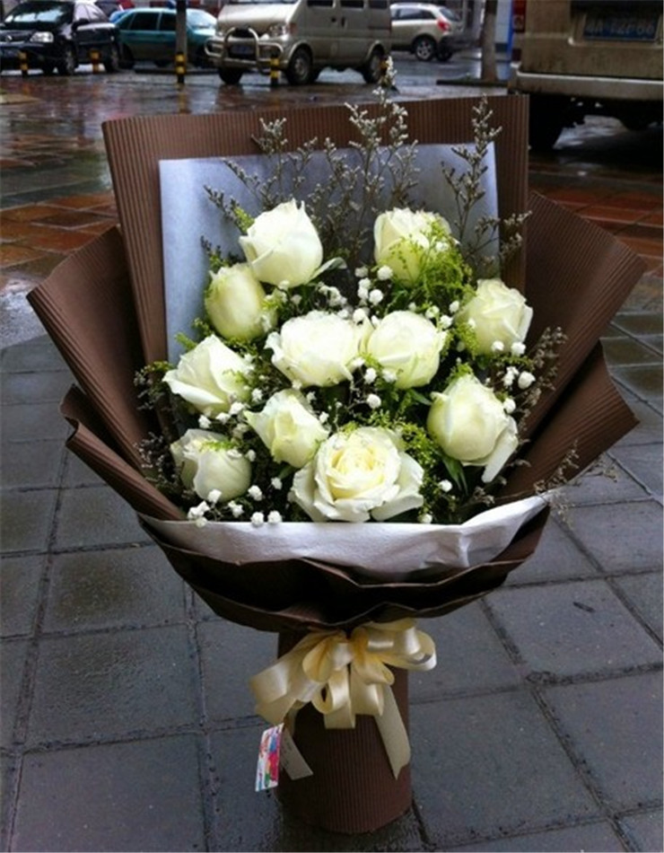 鲜花11朵优质白玫瑰