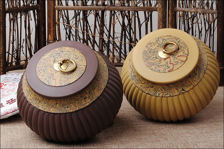 
                                        宜兴紫砂茶叶罐 茶具 大号手工醒茶罐 普洱罐一斤茶缸 紫色                