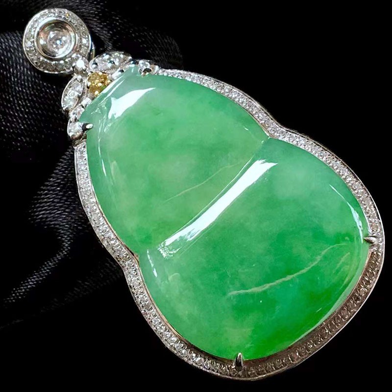 月亮阿姨翡翠冰种甜阳绿大葫芦吊坠18k镶嵌缅甸a货翡翠女款送老婆送