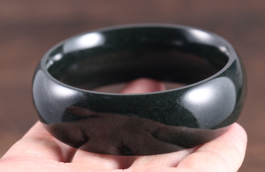 好友新疆和田黑青玉圆镯女士玉石手镯直径5819mm84克