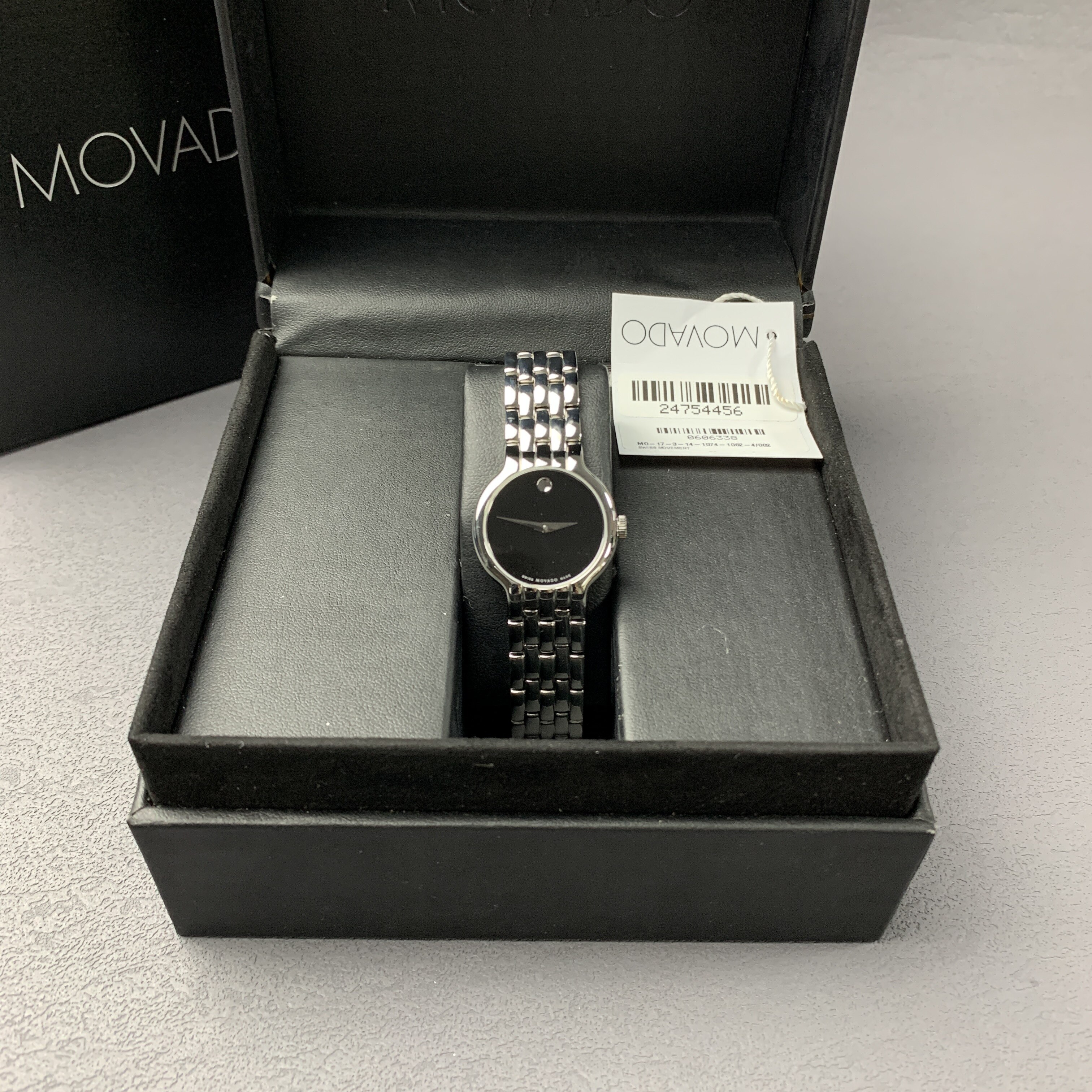 标的28:movado摩凡陀 石英手表 表径26mm