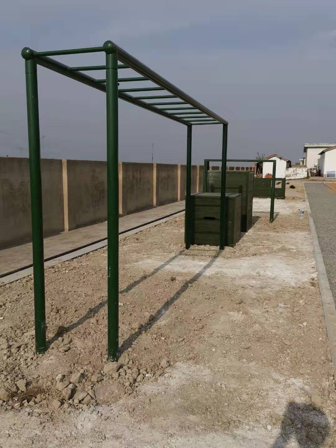 400米障碍体能训练器材高空心理训练户外拓展 低桩网