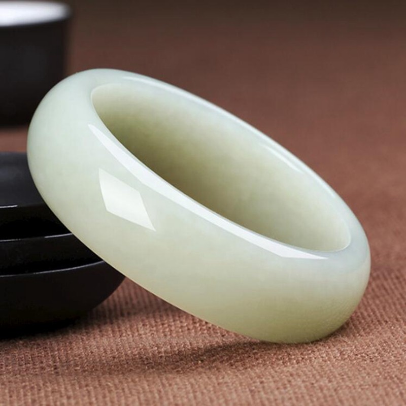 新疆和田玉手镯女款羊脂白玉手镯天然青白玉石镯子带证书55圈口