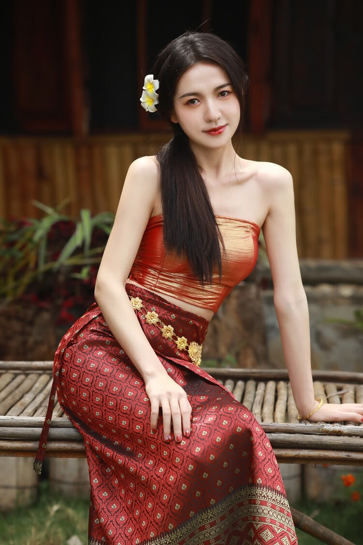 沙芭利西双版纳旅拍傣族服装网红裹胸款带胸垫明星同款泰国服饰购买最