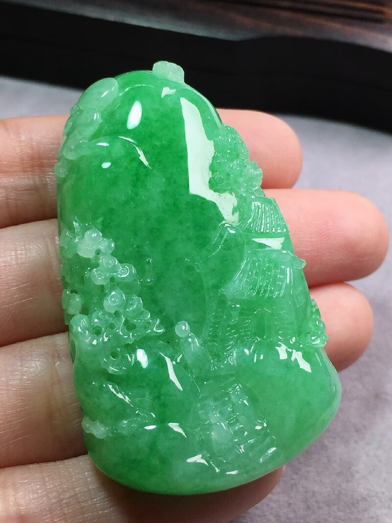 绿翠天成翡翠冰糯种阳绿山水牌吊坠缅甸a货翡翠玉石送礼生日礼物男款