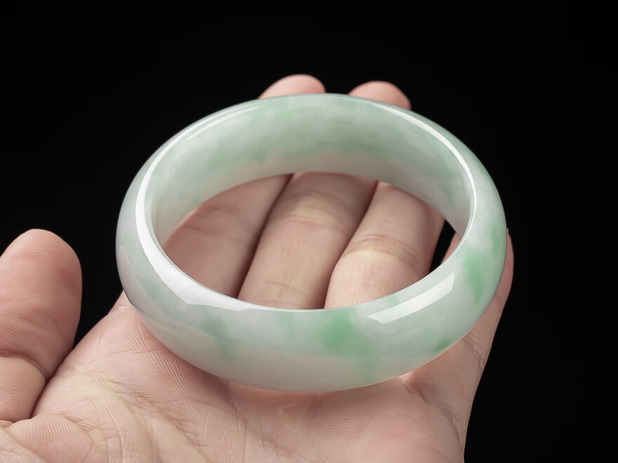 降价拍卖唯玉美翡翠手镯6704g圈口565mm