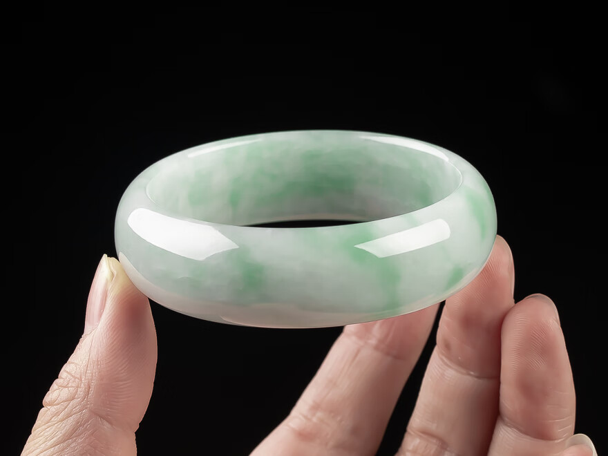 降价拍卖唯玉美翡翠手镯6704g圈口565mm