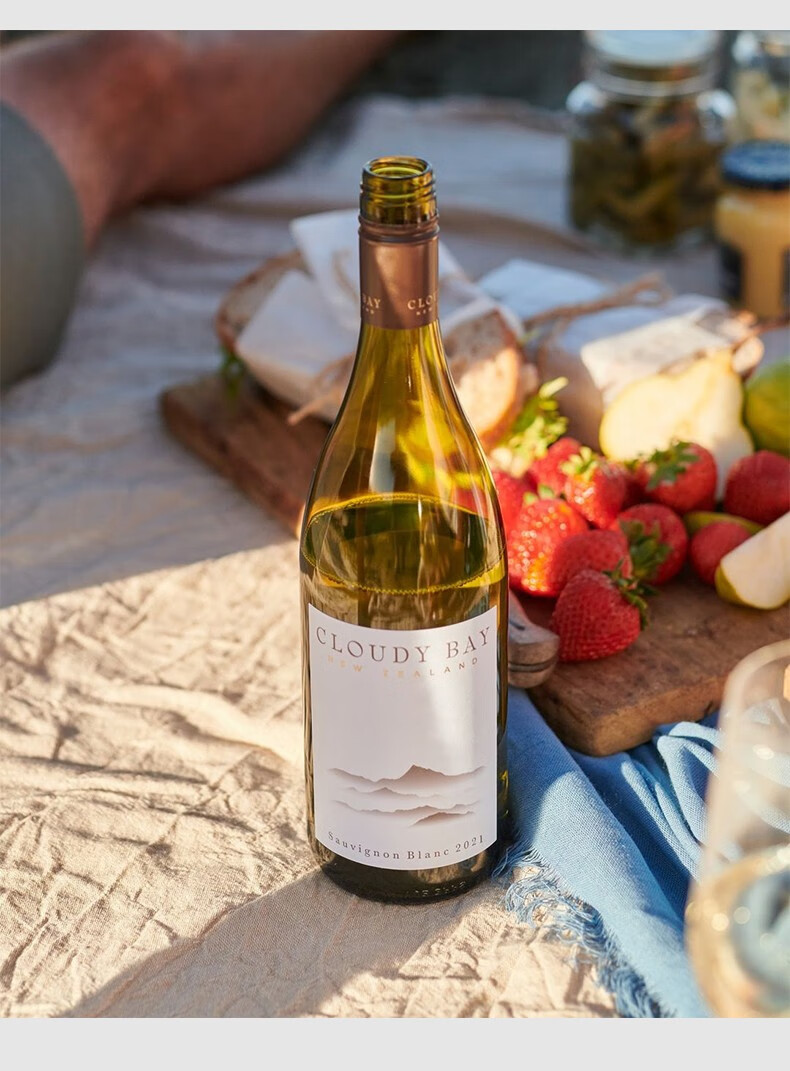 新西兰国家酒馆 cloudy bay云雾之湾长相思干白葡萄酒 波尔多高脚杯2
