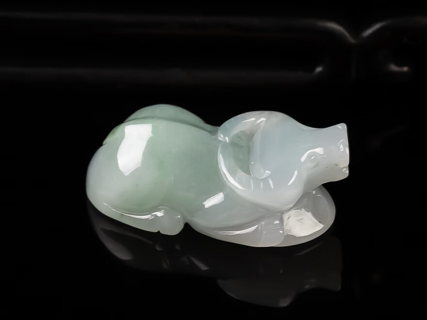 降价拍卖玉翩翩珠宝翡翠生肖牛吊坠2280g