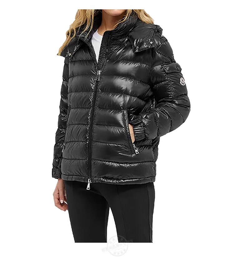 盟可睐(moncler) 蒙口dalles系列女士绗缝袖标连帽羽绒服 红色1a00004