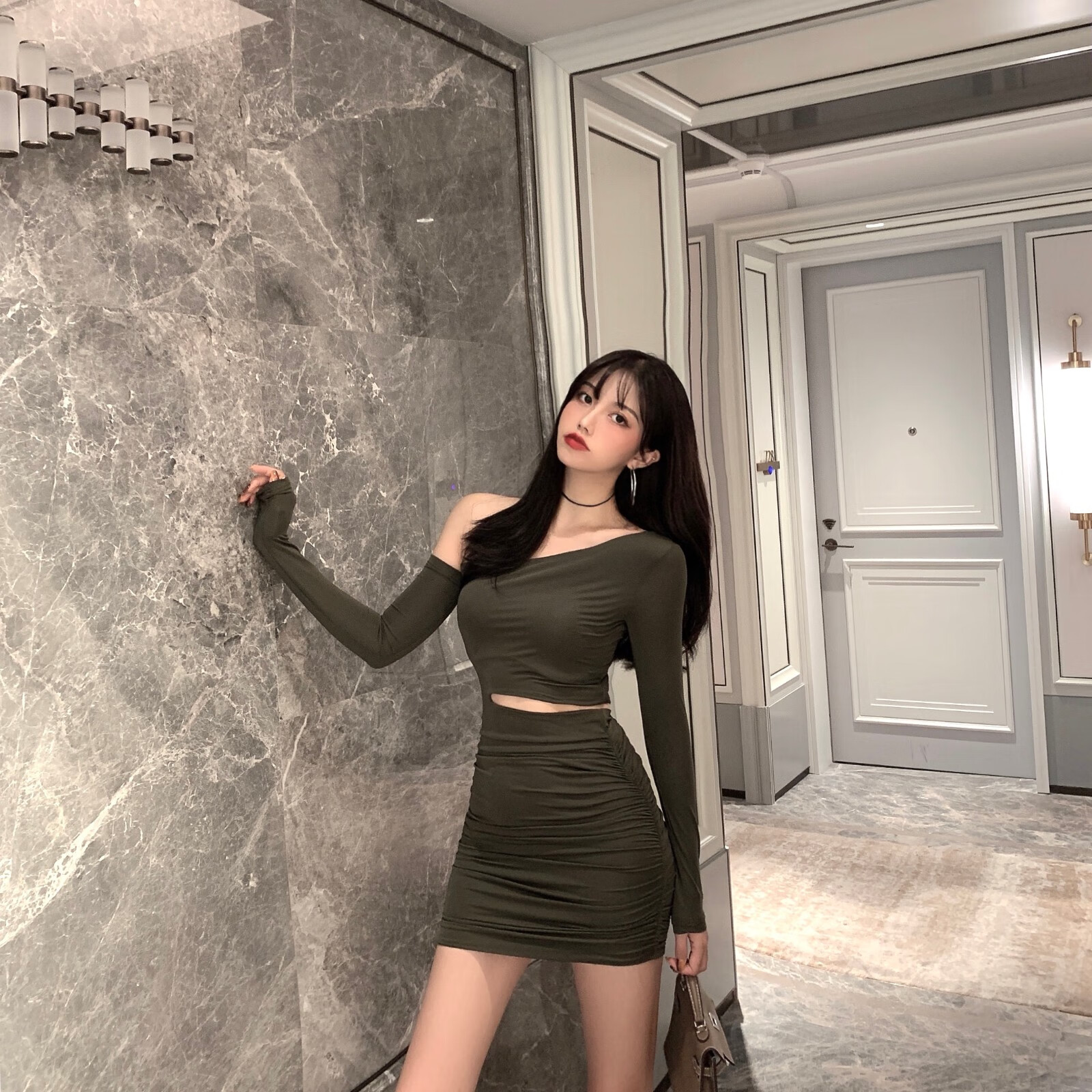 性感女主播服装网红同款直播衣服性感上镜女主播服装单肩露腰露肩显瘦