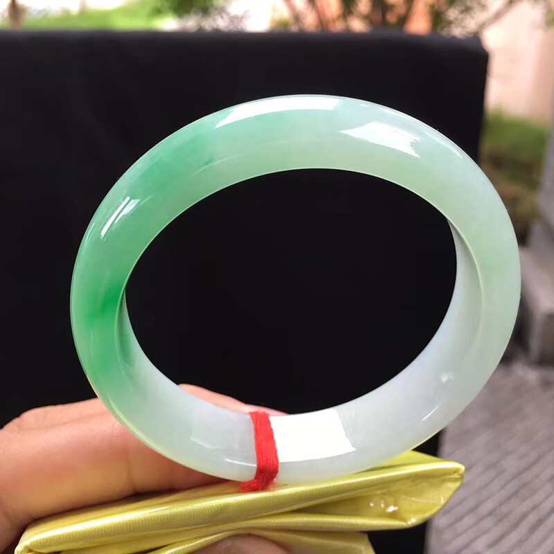 6细糯鲜绿色正圈 女士玉镯玉石玉器翡翠玉手镯