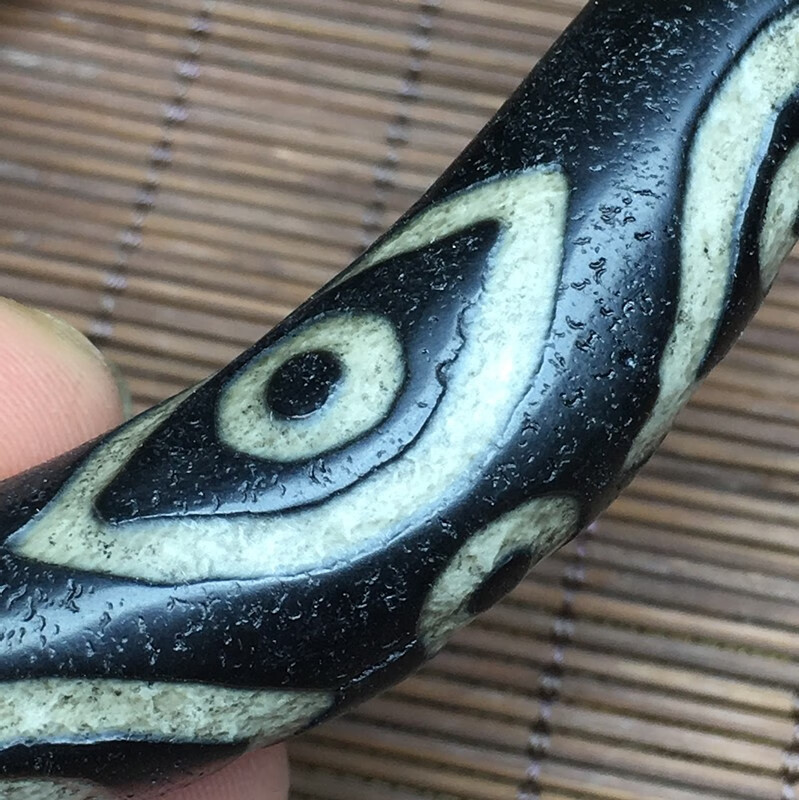 藏传老包浆多线九眼13眼牛角弯天珠项链挂件 老物件收藏 图片色