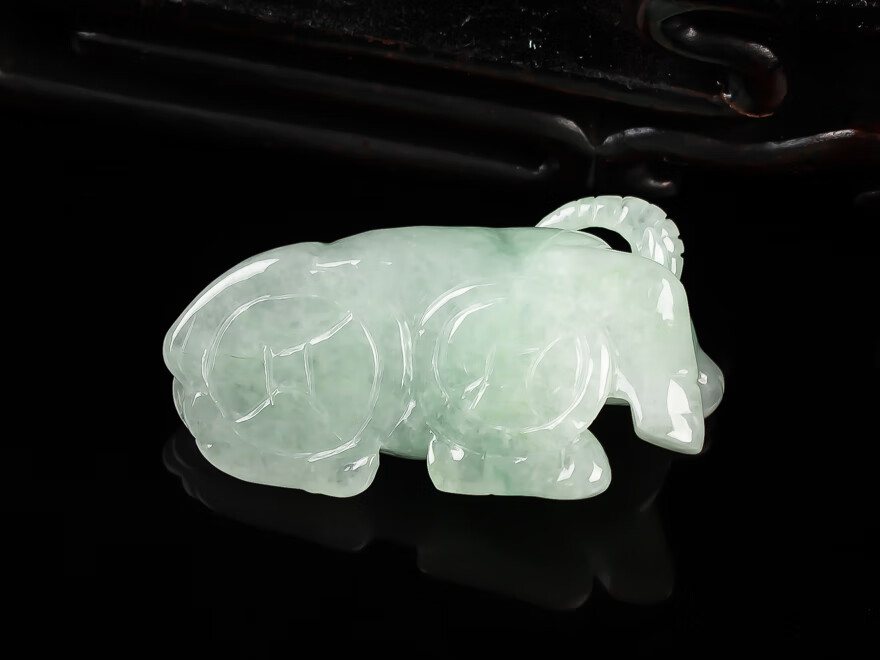 降价拍卖玉翩翩珠宝翡翠生肖牛吊坠6718g