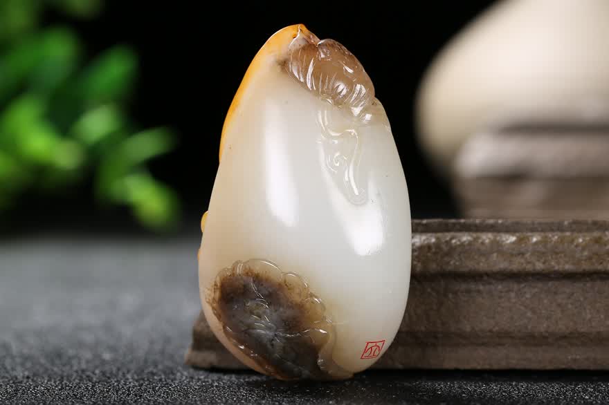 省级玉雕师冯立辉和田玉羊脂白玉普度众生观音挂件,玉质细腻,油润光泽