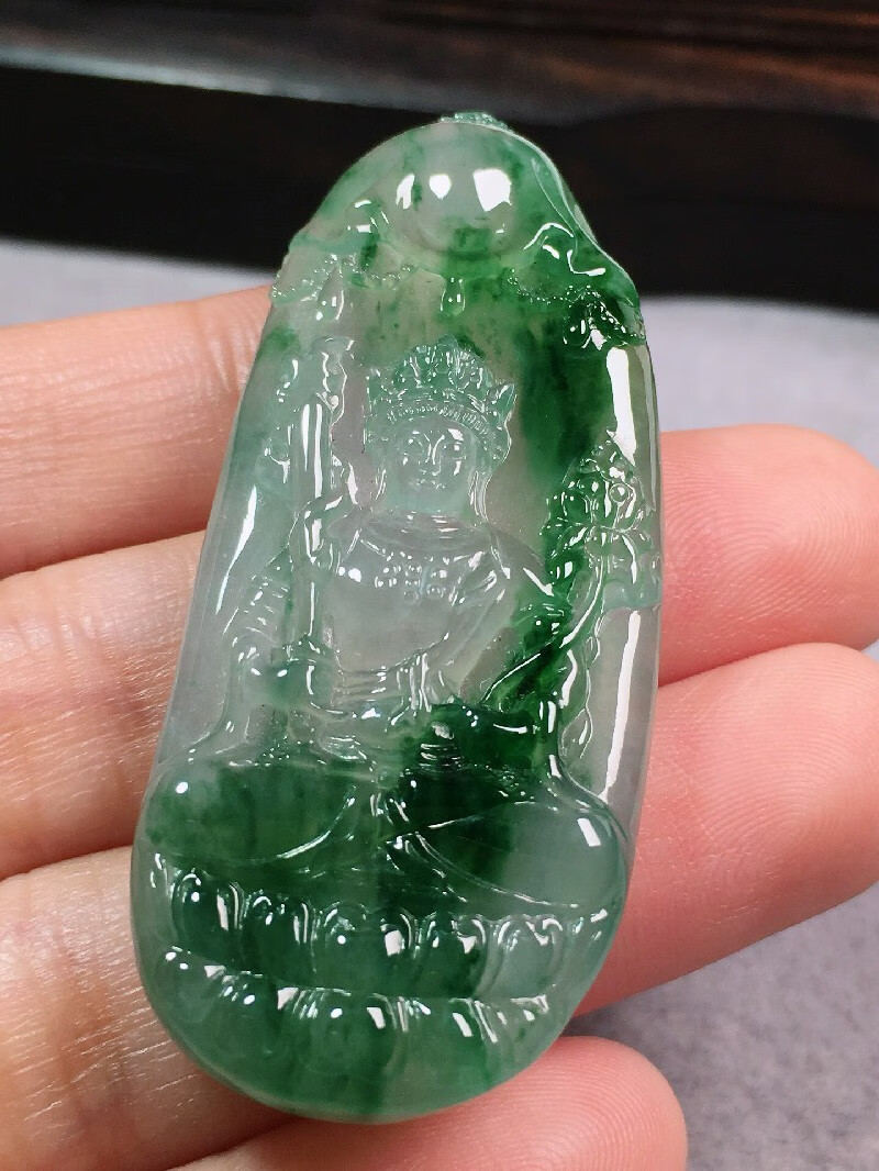 绿翠天成翡翠冰种飘绿虚空藏菩萨吊坠缅甸天然a货翡翠玉石送礼生日