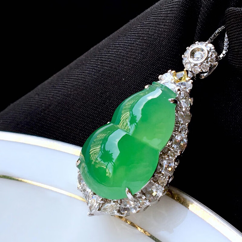 月亮翡翠 玻璃种满绿小葫芦翡翠吊坠缅甸天然翡翠男女款玉坠珠宝项链