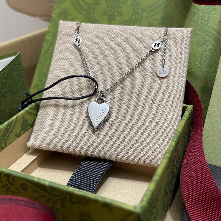 gucci 古驰 爱心吊坠银项链 2022新品时尚百搭做旧款 爱心项链 45cm
