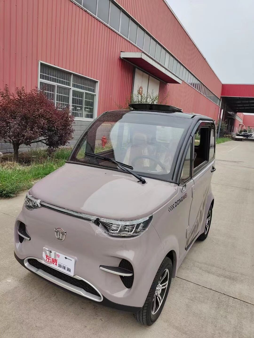 东威f1新款4座电动四轮车新能源全封闭电动代步车家用包邮 预付款(不