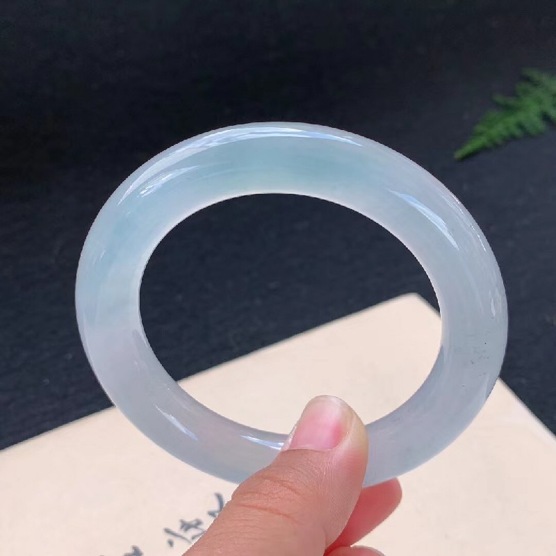 女士玉镯玉石玉器翡翠玉手镯品牌: 慈心缘 商品名称:慈心缘 缅甸天然