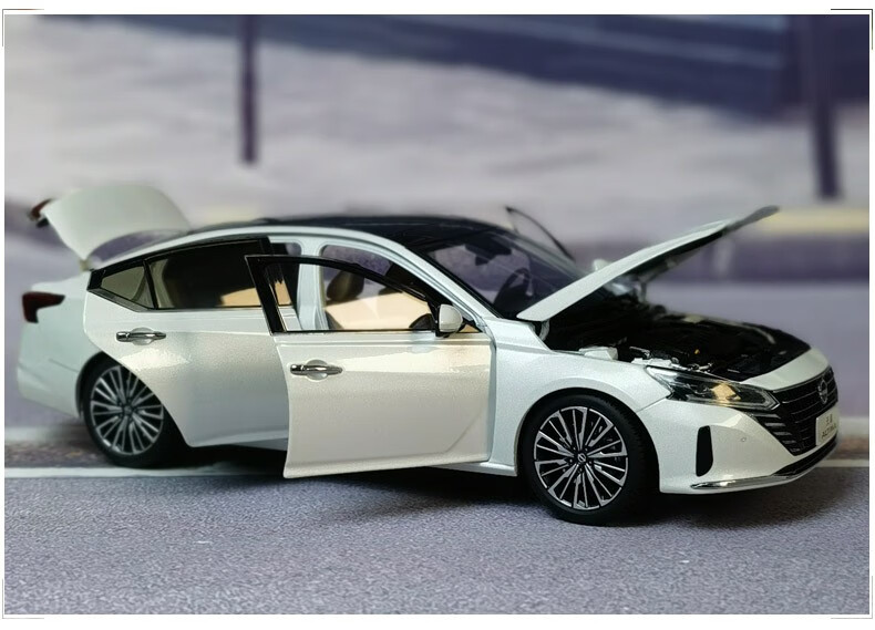 原厂1:18 2022款 东风日产 天籁 轿车合金汽车模型车模送朋友礼物