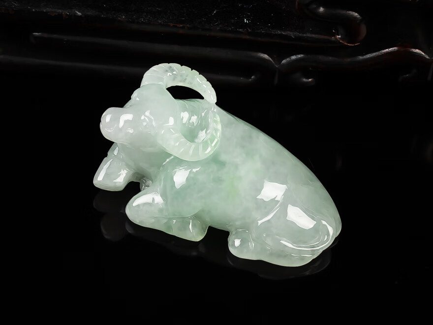 降价拍卖玉翩翩珠宝翡翠生肖牛吊坠6718g