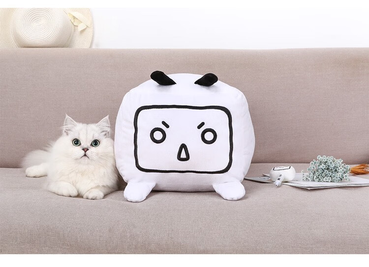 海豹抱枕 小电视毛绒抱枕