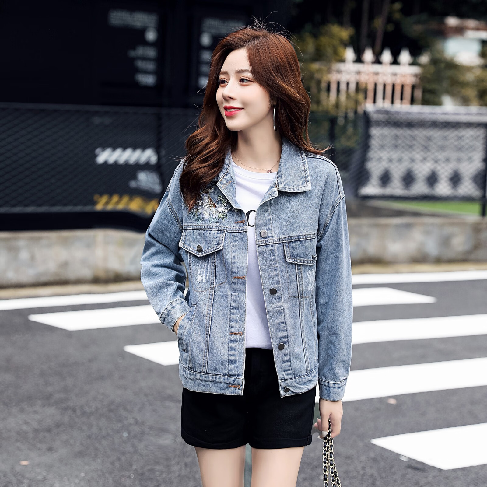 2020秋季新款时尚休闲短外套女气质修身显瘦短款刺绣牛仔衣女士上衣